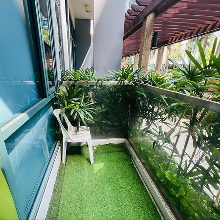 One Palm Tree Villas Condominium - Studio 2Nd Fl With Balcony - Across Terminal 3 Airport Pasay Zewnętrze zdjęcie