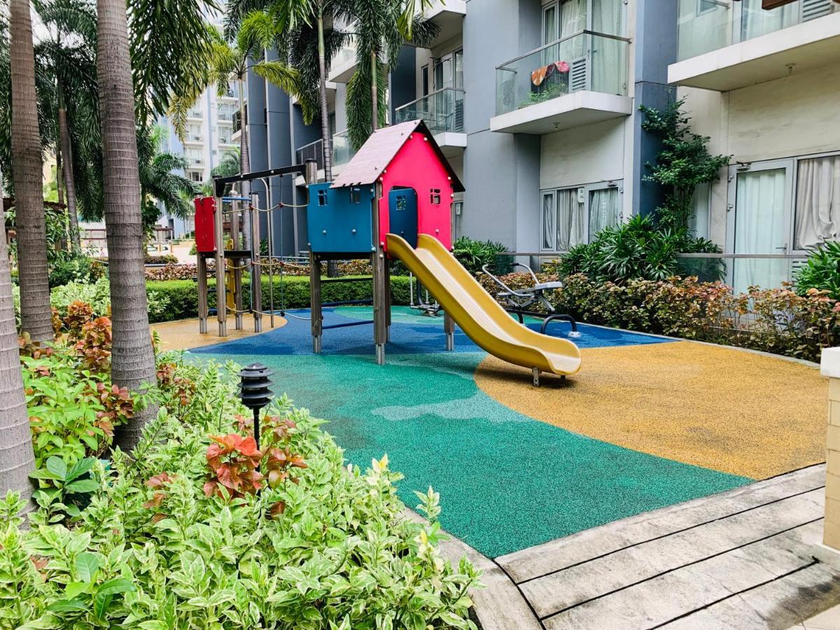 One Palm Tree Villas Condominium - Studio 2Nd Fl With Balcony - Across Terminal 3 Airport Pasay Zewnętrze zdjęcie