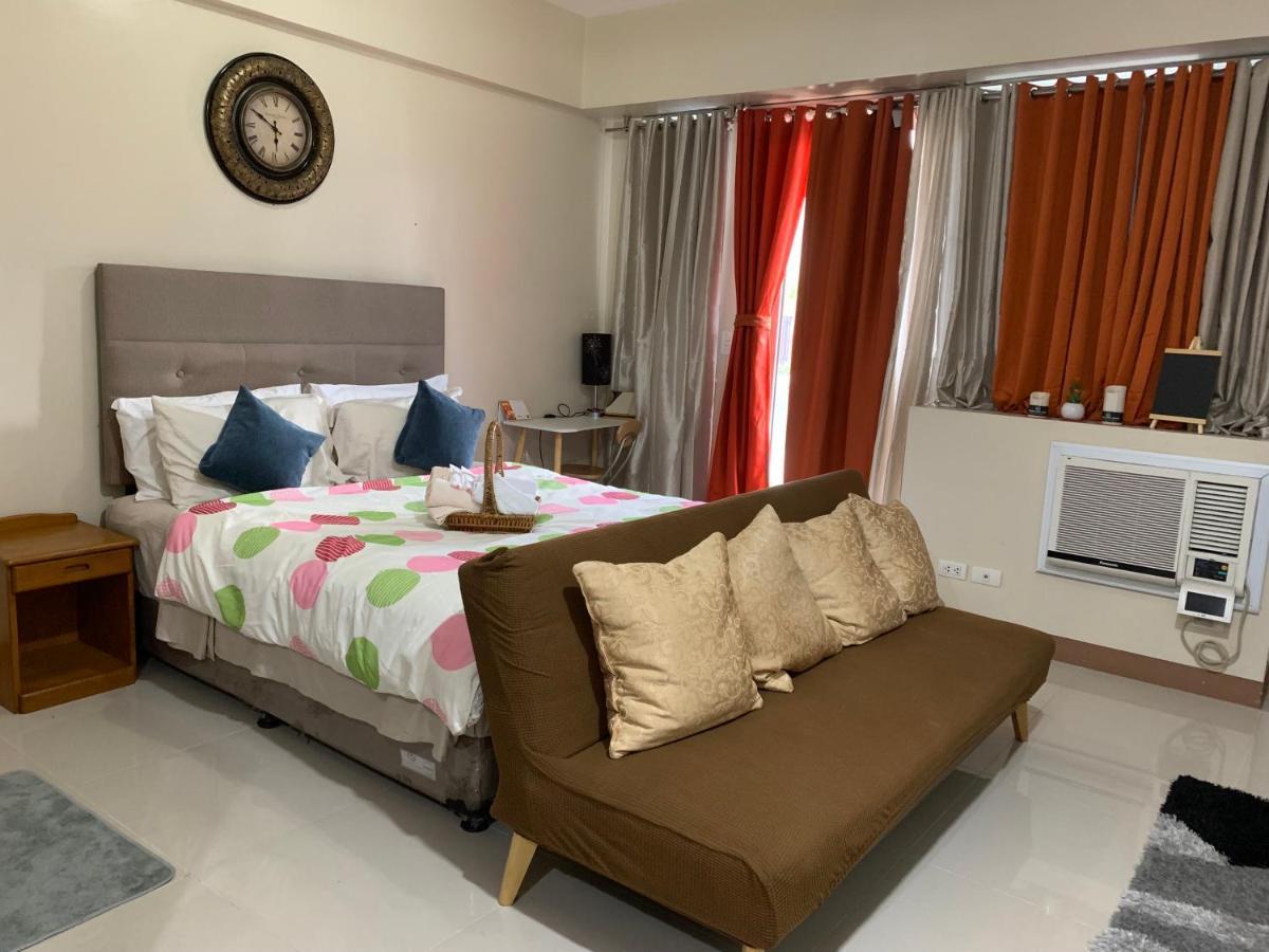 One Palm Tree Villas Condominium - Studio 2Nd Fl With Balcony - Across Terminal 3 Airport Pasay Zewnętrze zdjęcie