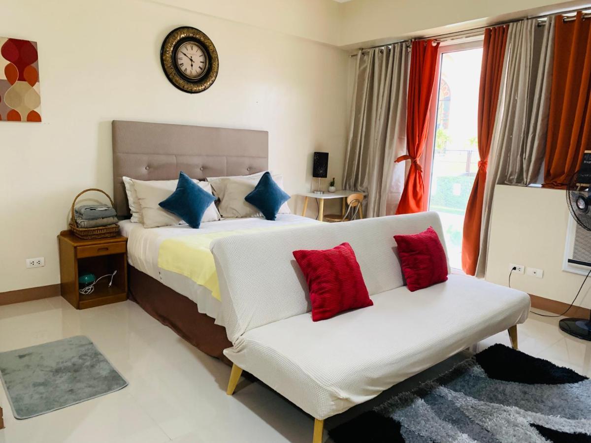 One Palm Tree Villas Condominium - Studio 2Nd Fl With Balcony - Across Terminal 3 Airport Pasay Zewnętrze zdjęcie