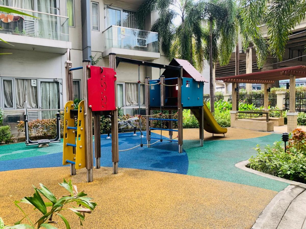 One Palm Tree Villas Condominium - Studio 2Nd Fl With Balcony - Across Terminal 3 Airport Pasay Zewnętrze zdjęcie