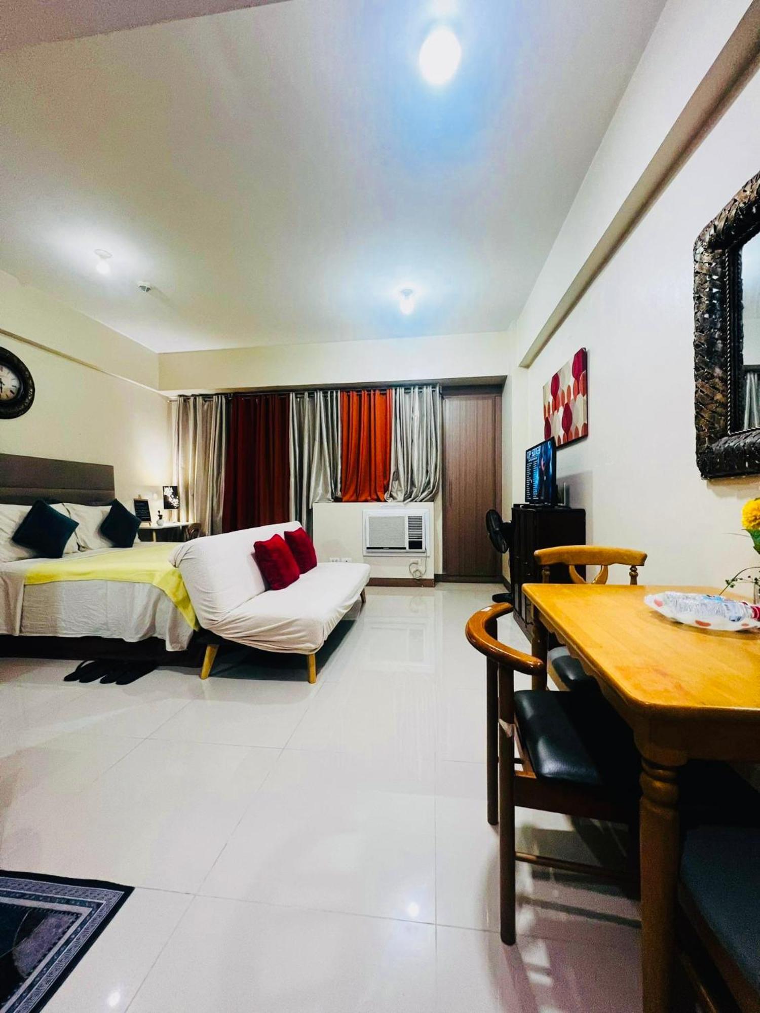 One Palm Tree Villas Condominium - Studio 2Nd Fl With Balcony - Across Terminal 3 Airport Pasay Zewnętrze zdjęcie