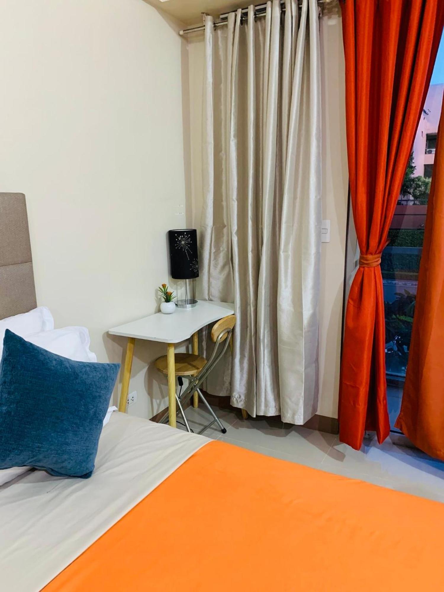 One Palm Tree Villas Condominium - Studio 2Nd Fl With Balcony - Across Terminal 3 Airport Pasay Zewnętrze zdjęcie