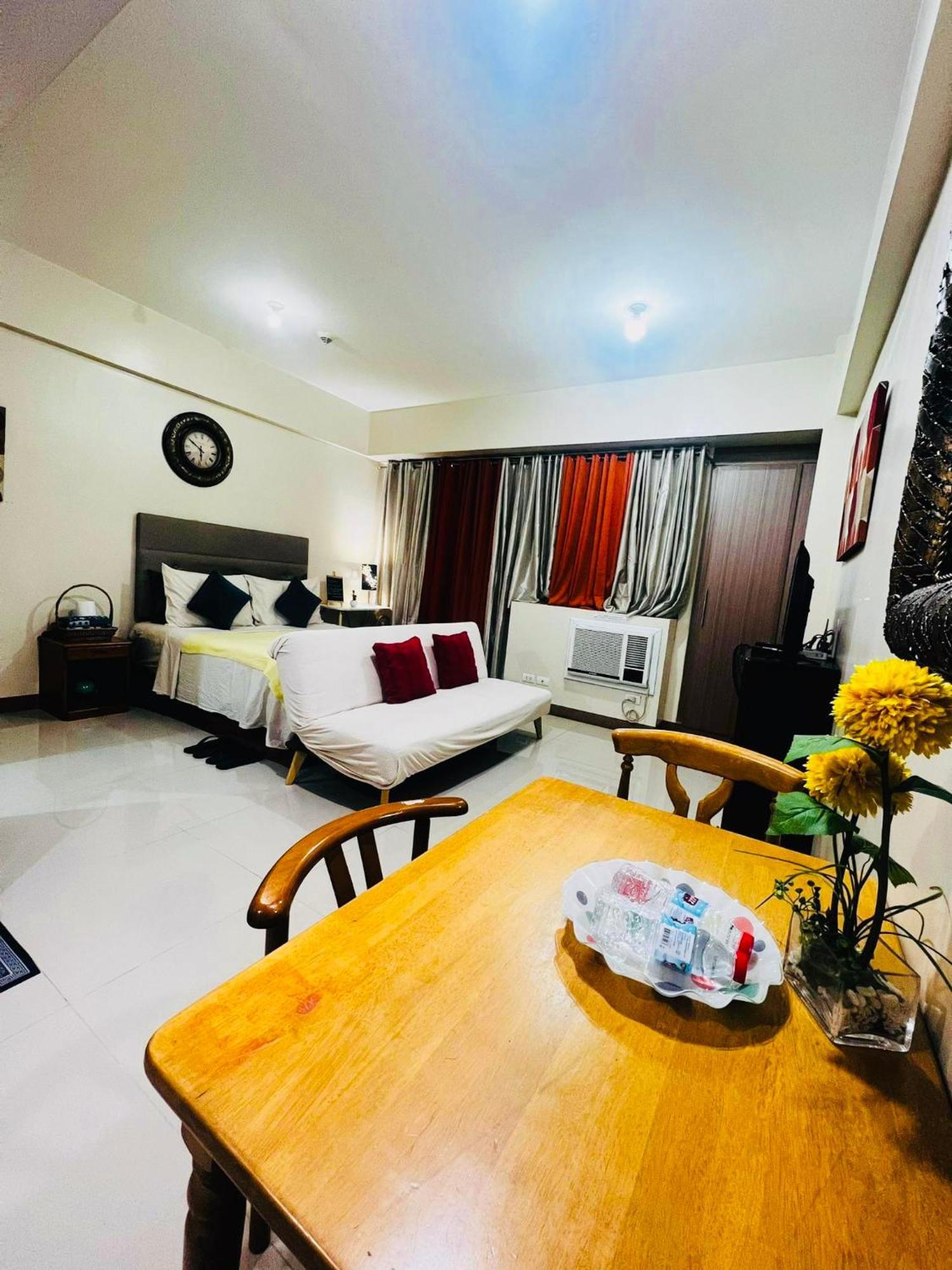 One Palm Tree Villas Condominium - Studio 2Nd Fl With Balcony - Across Terminal 3 Airport Pasay Zewnętrze zdjęcie