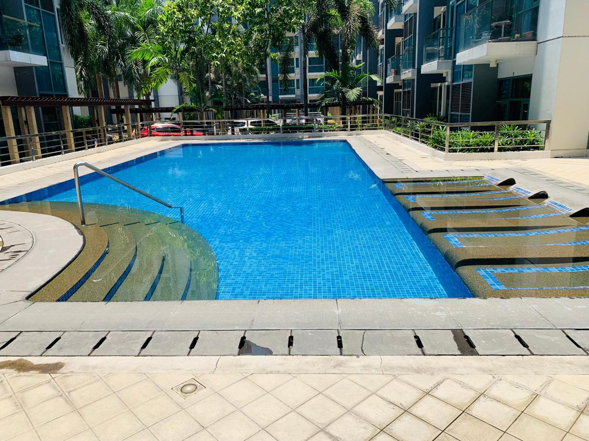 One Palm Tree Villas Condominium - Studio 2Nd Fl With Balcony - Across Terminal 3 Airport Pasay Zewnętrze zdjęcie