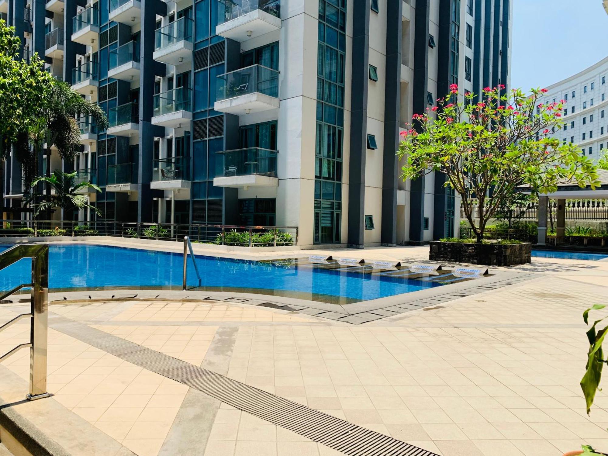 One Palm Tree Villas Condominium - Studio 2Nd Fl With Balcony - Across Terminal 3 Airport Pasay Zewnętrze zdjęcie