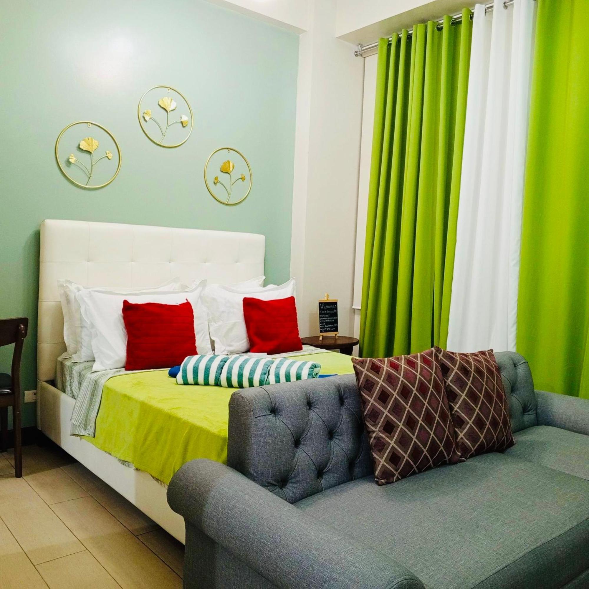 One Palm Tree Villas Condominium - Studio 2Nd Fl With Balcony - Across Terminal 3 Airport Pasay Zewnętrze zdjęcie