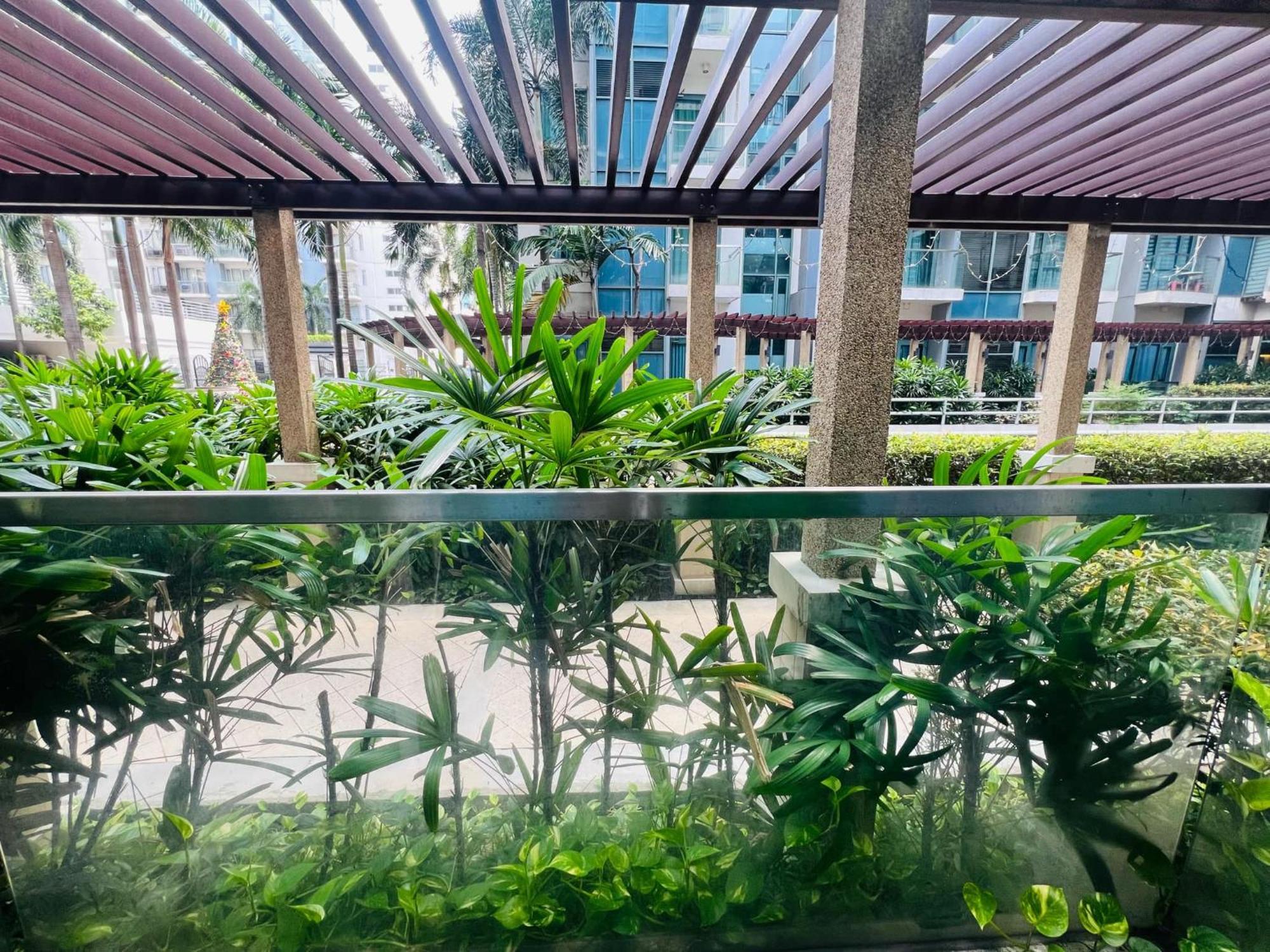 One Palm Tree Villas Condominium - Studio 2Nd Fl With Balcony - Across Terminal 3 Airport Pasay Zewnętrze zdjęcie