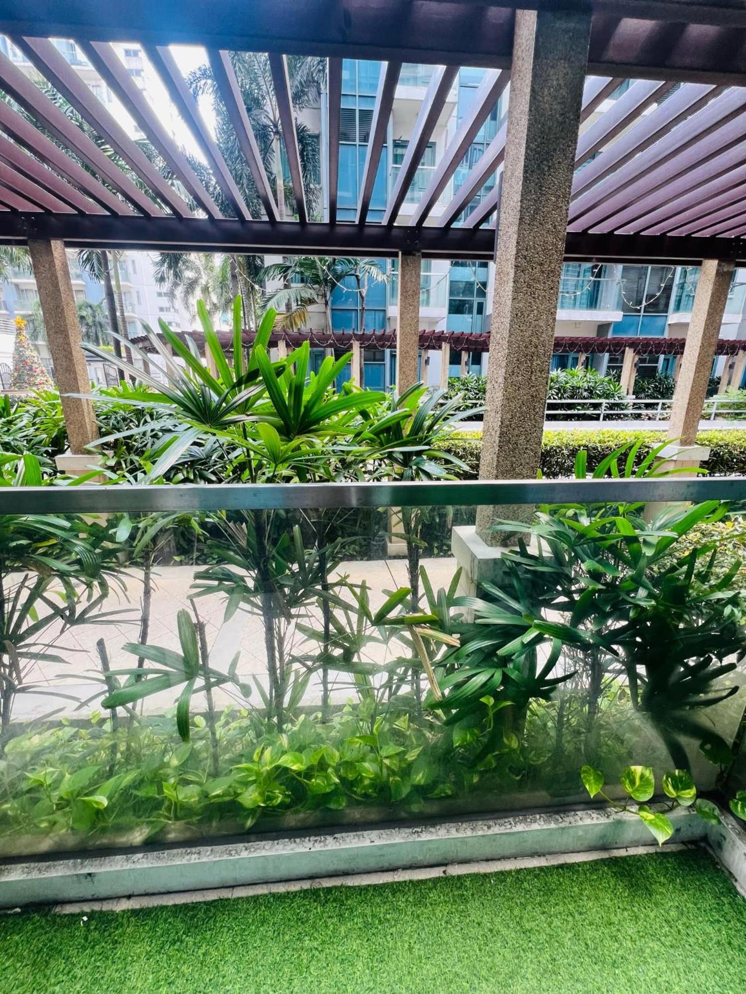 One Palm Tree Villas Condominium - Studio 2Nd Fl With Balcony - Across Terminal 3 Airport Pasay Zewnętrze zdjęcie