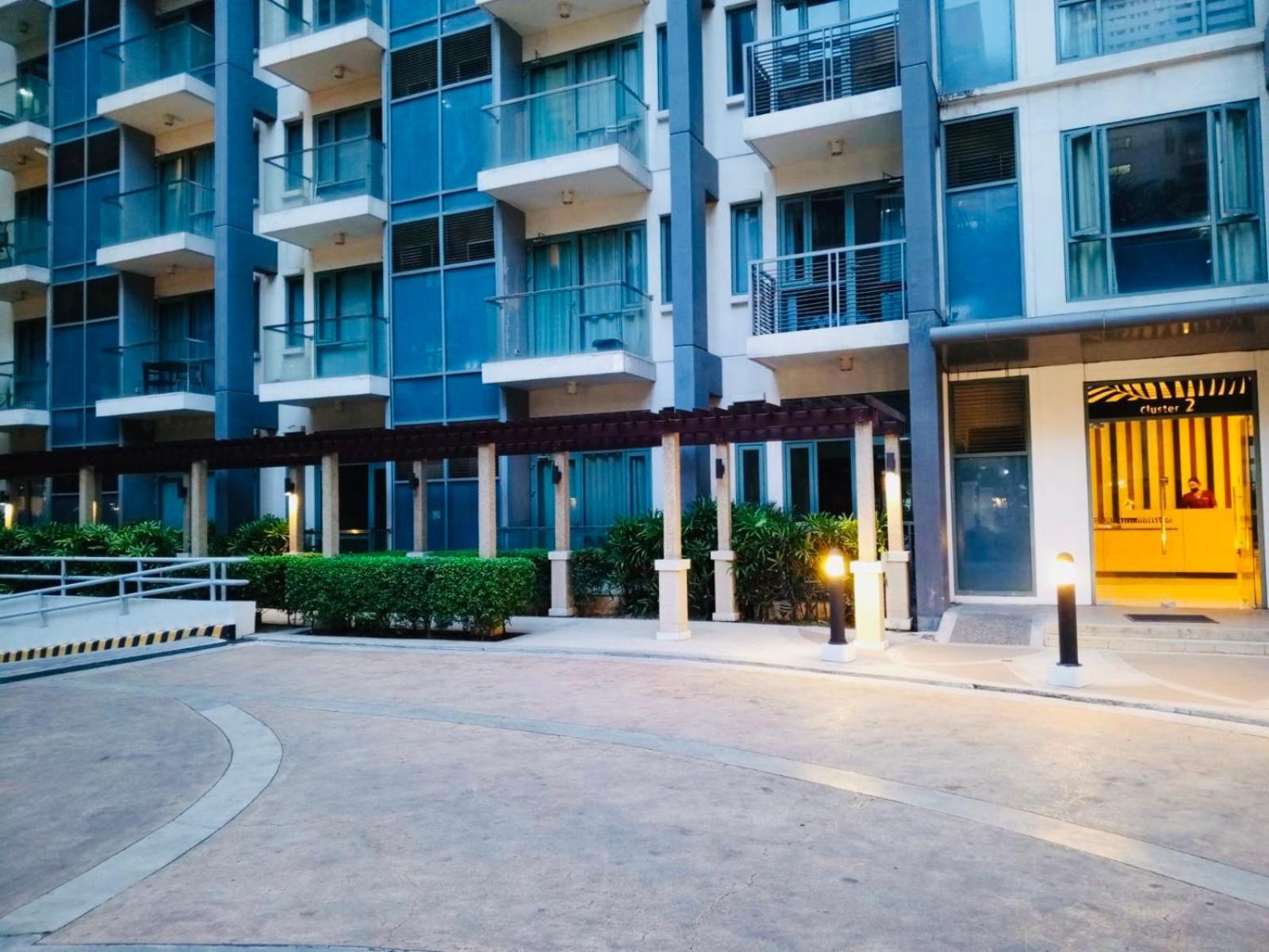 One Palm Tree Villas Condominium - Studio 2Nd Fl With Balcony - Across Terminal 3 Airport Pasay Zewnętrze zdjęcie