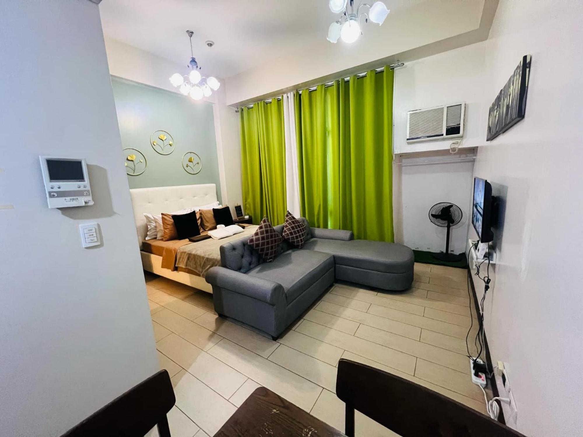 One Palm Tree Villas Condominium - Studio 2Nd Fl With Balcony - Across Terminal 3 Airport Pasay Zewnętrze zdjęcie
