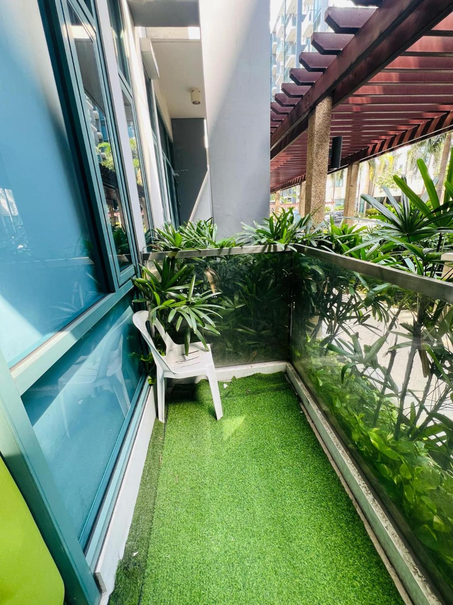 One Palm Tree Villas Condominium - Studio 2Nd Fl With Balcony - Across Terminal 3 Airport Pasay Zewnętrze zdjęcie