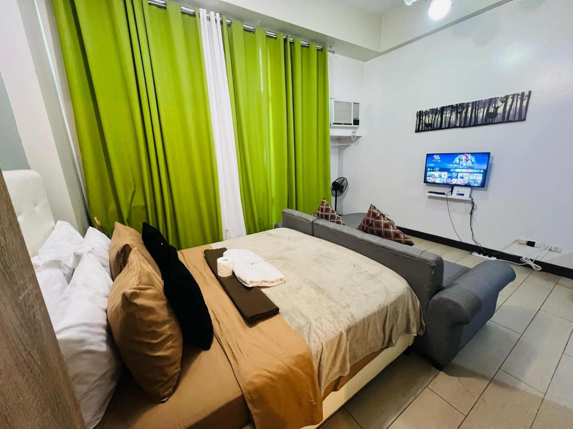One Palm Tree Villas Condominium - Studio 2Nd Fl With Balcony - Across Terminal 3 Airport Pasay Zewnętrze zdjęcie