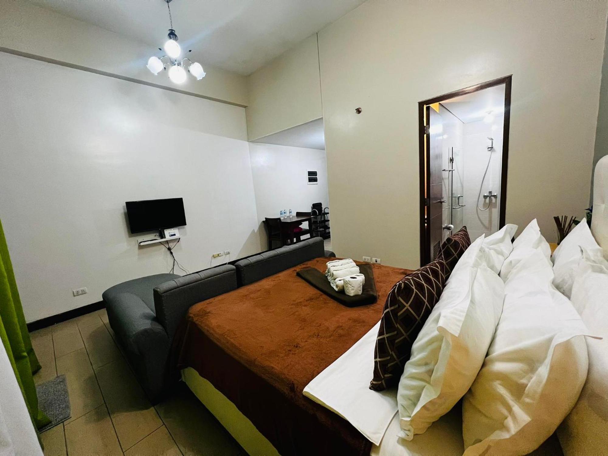 One Palm Tree Villas Condominium - Studio 2Nd Fl With Balcony - Across Terminal 3 Airport Pasay Zewnętrze zdjęcie