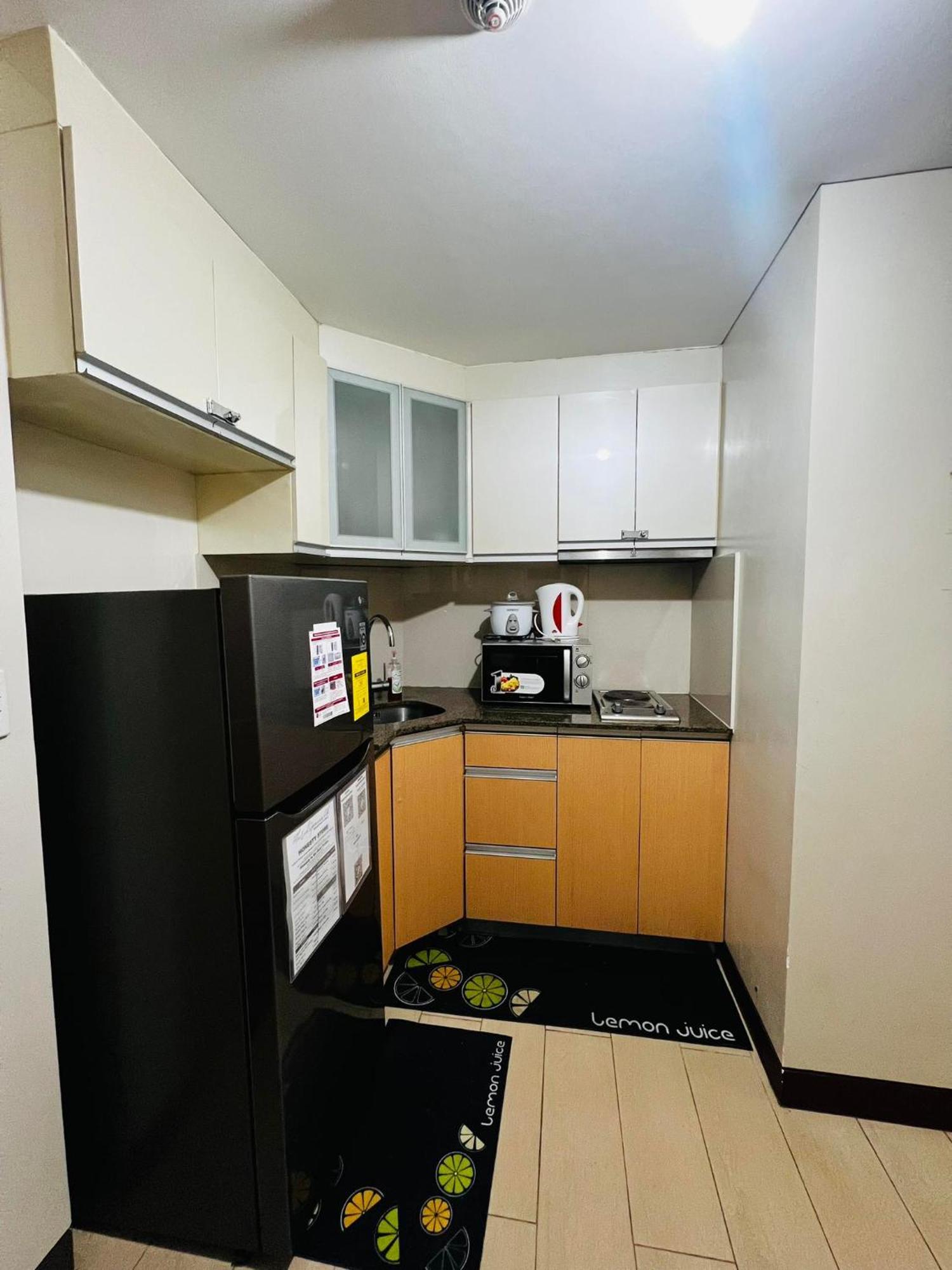One Palm Tree Villas Condominium - Studio 2Nd Fl With Balcony - Across Terminal 3 Airport Pasay Zewnętrze zdjęcie