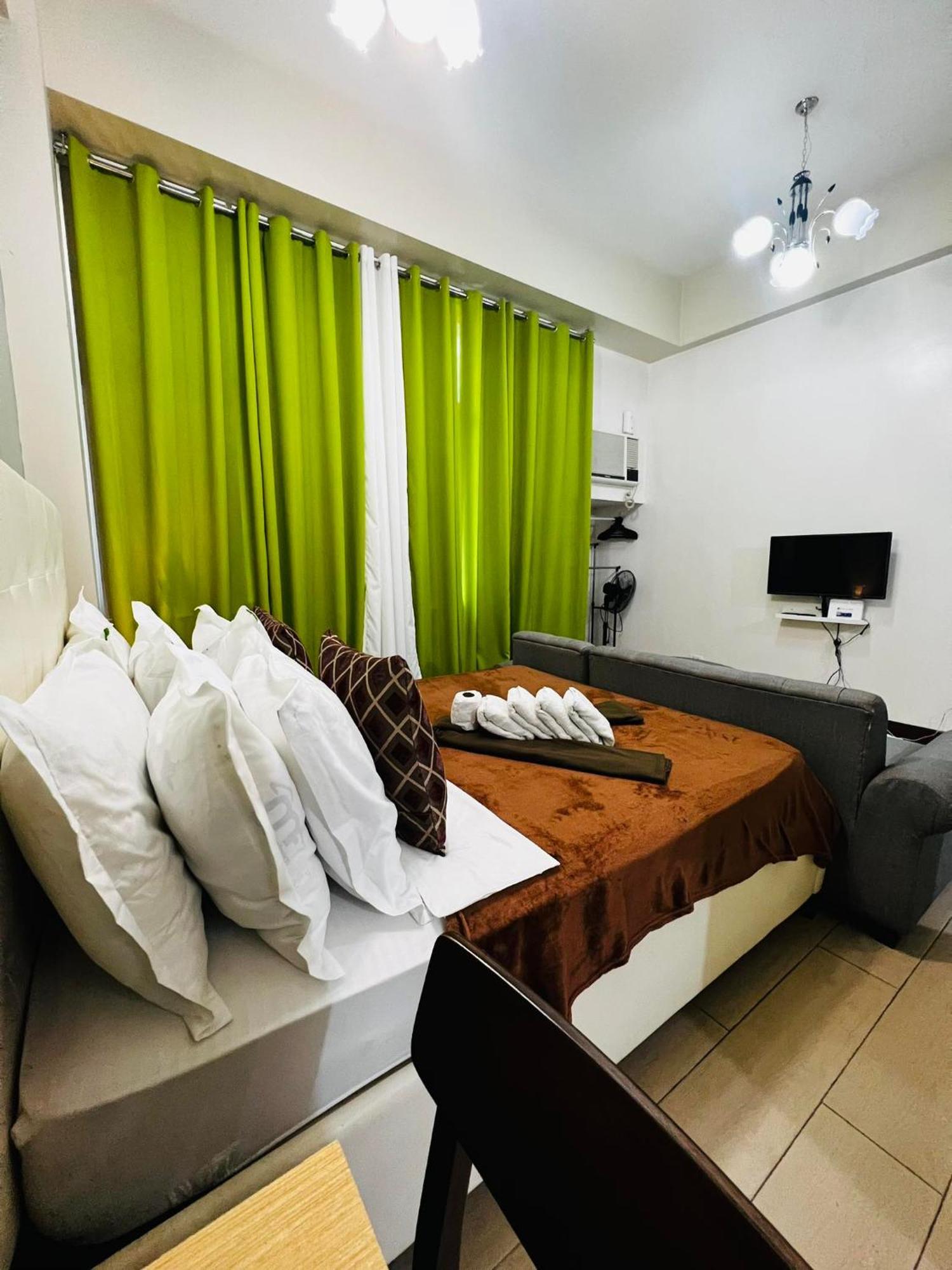 One Palm Tree Villas Condominium - Studio 2Nd Fl With Balcony - Across Terminal 3 Airport Pasay Zewnętrze zdjęcie