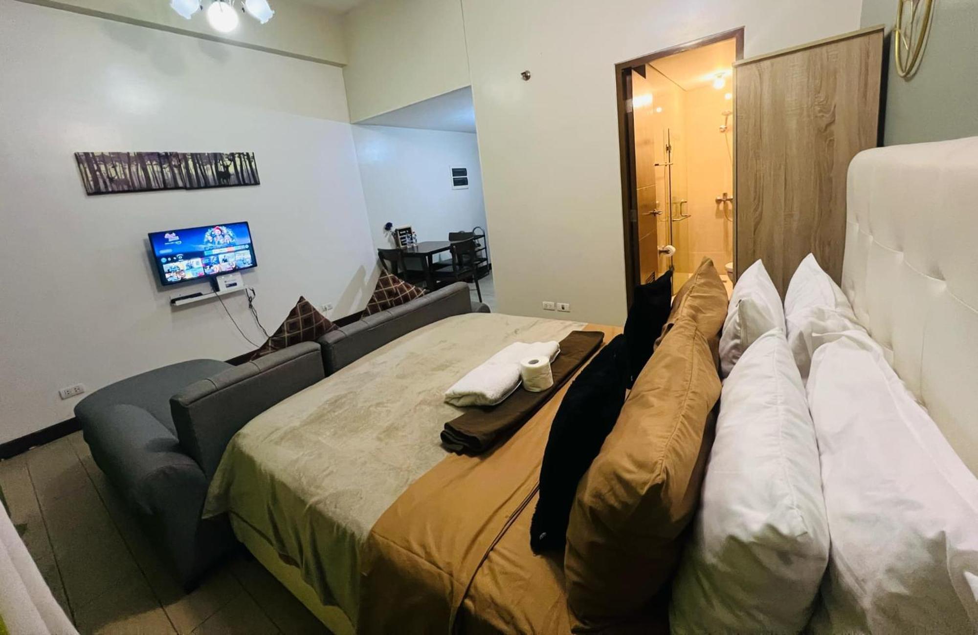 One Palm Tree Villas Condominium - Studio 2Nd Fl With Balcony - Across Terminal 3 Airport Pasay Zewnętrze zdjęcie
